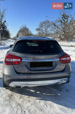 Позашляховик / Кросовер Mercedes-Benz GLA-Class 2015 в 