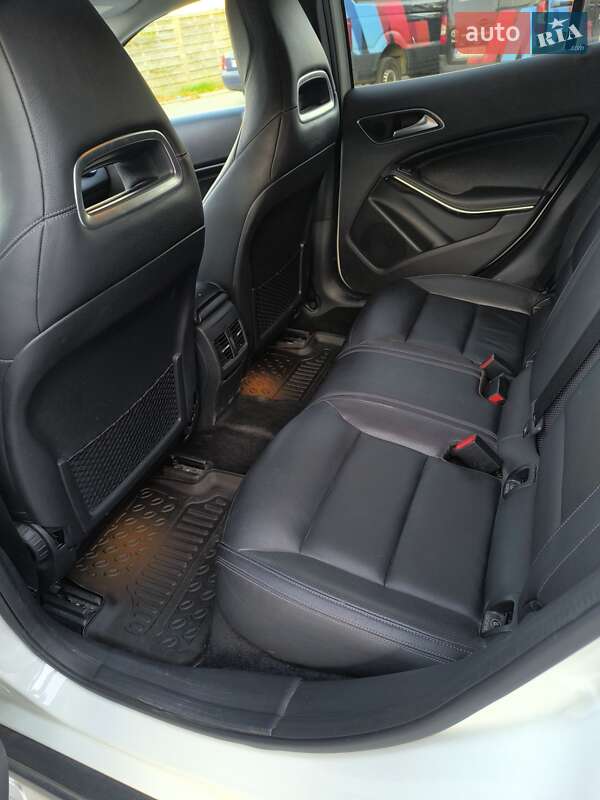 Внедорожник / Кроссовер Mercedes-Benz GLA-Class 2016 в Ровно