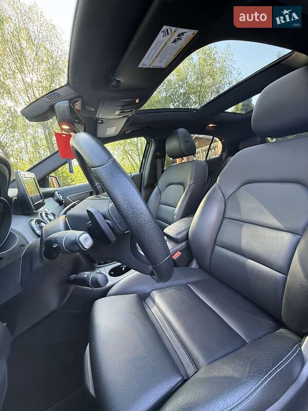 Внедорожник / Кроссовер Mercedes-Benz GLA-Class 2016 в Киеве