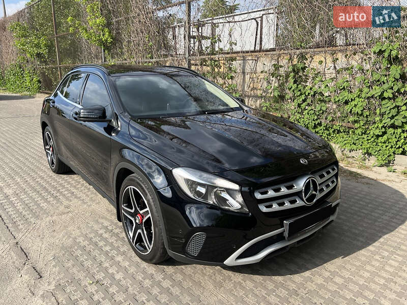 Позашляховик / Кросовер Mercedes-Benz GLA-Class 2017 в 