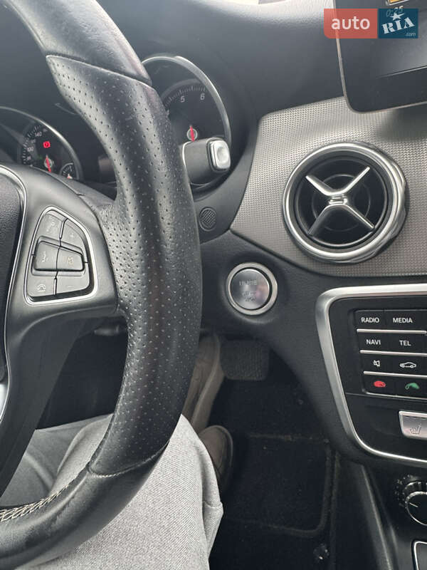 Внедорожник / Кроссовер Mercedes-Benz GLA-Class 2018 в Киеве