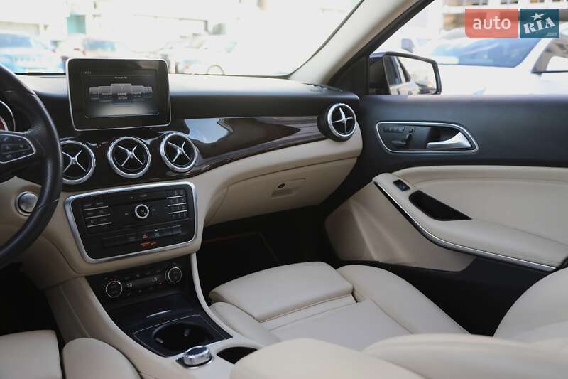 Позашляховик / Кросовер Mercedes-Benz GLA-Class 2016 в Харкові