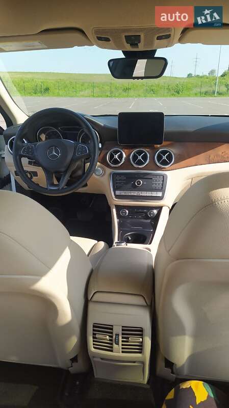 Внедорожник / Кроссовер Mercedes-Benz GLA-Class 2017 в Ровно