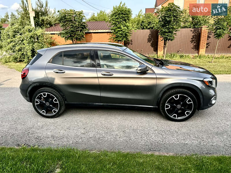 Внедорожник / Кроссовер Mercedes-Benz GLA-Class 2019 в Киеве