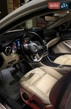 Позашляховик / Кросовер Mercedes-Benz GLA-Class 2018 в 