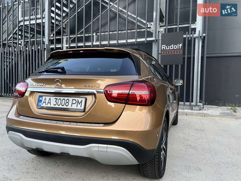 Внедорожник / Кроссовер Mercedes-Benz GLA-Class 2017 в Киеве