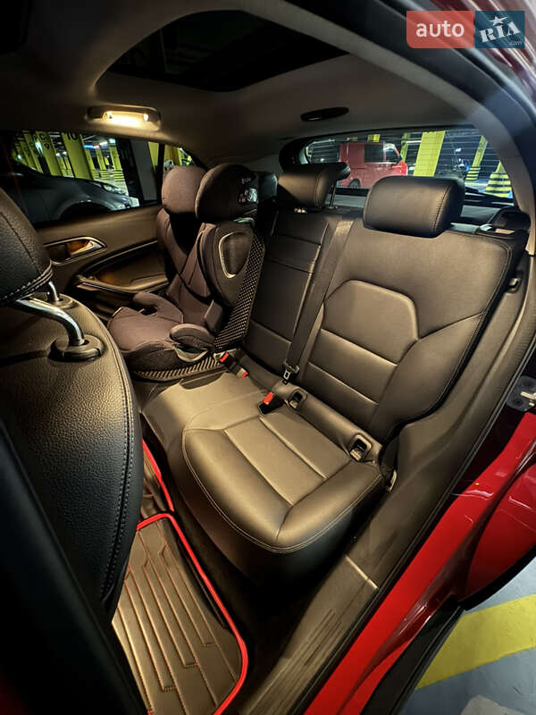 Внедорожник / Кроссовер Mercedes-Benz GLA-Class 2016 в Киеве