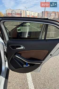 Внедорожник / Кроссовер Mercedes-Benz GLA-Class 2014 в 
