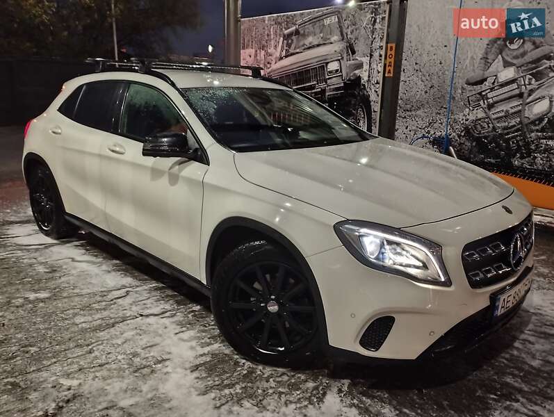 Внедорожник / Кроссовер Mercedes-Benz GLA-Class 2017 в 