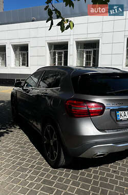Позашляховик / Кросовер Mercedes-Benz GLA-Class 2018 в 