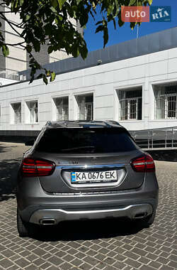 Позашляховик / Кросовер Mercedes-Benz GLA-Class 2018 в 