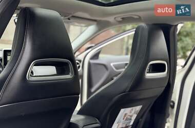 Позашляховик / Кросовер Mercedes-Benz GLA-Class 2015 в 