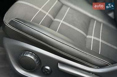 Позашляховик / Кросовер Mercedes-Benz GLA-Class 2015 в 