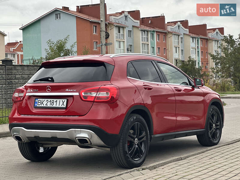 Внедорожник / Кроссовер Mercedes-Benz GLA-Class 2018 в Ровно
