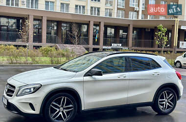 Позашляховик / Кросовер Mercedes-Benz GLA-Class 2015 в 