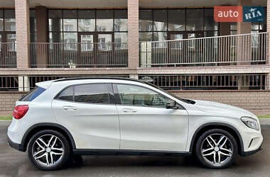 Позашляховик / Кросовер Mercedes-Benz GLA-Class 2015 в 