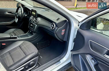 Позашляховик / Кросовер Mercedes-Benz GLA-Class 2015 в 