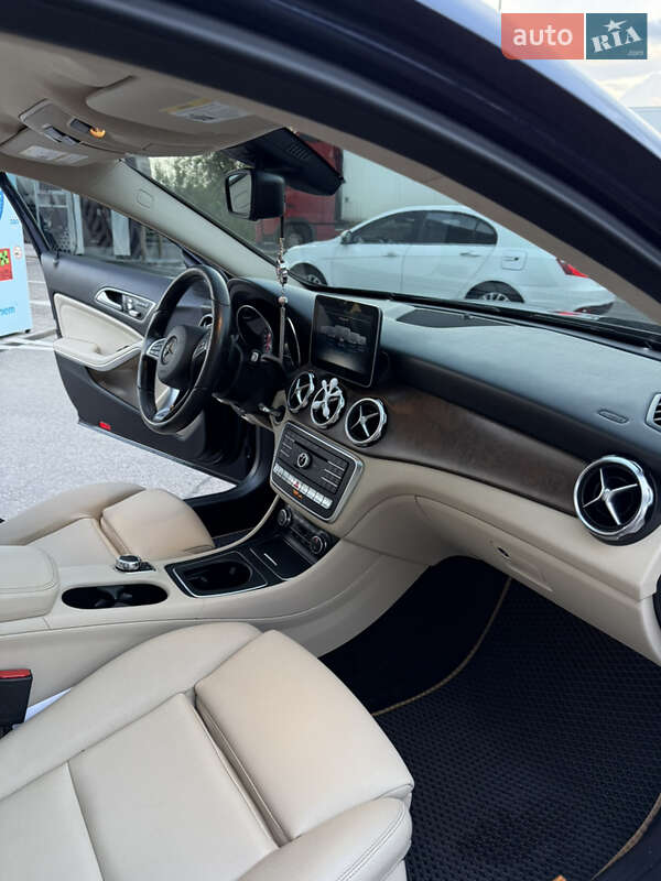 Внедорожник / Кроссовер Mercedes-Benz GLA-Class 2017 в Днепре