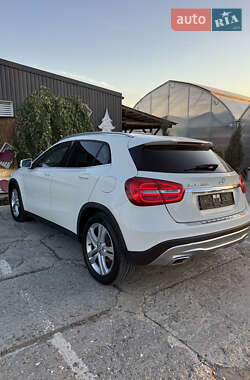 Позашляховик / Кросовер Mercedes-Benz GLA-Class 2016 в 