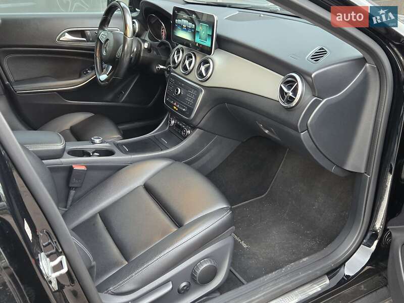 Внедорожник / Кроссовер Mercedes-Benz GLA-Class 2015 в Киеве