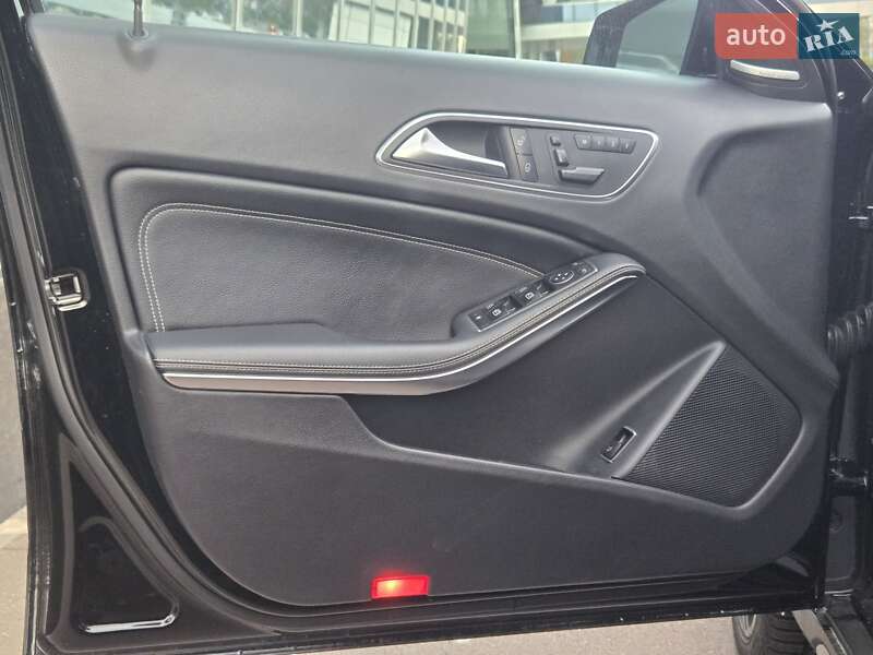 Внедорожник / Кроссовер Mercedes-Benz GLA-Class 2015 в Киеве