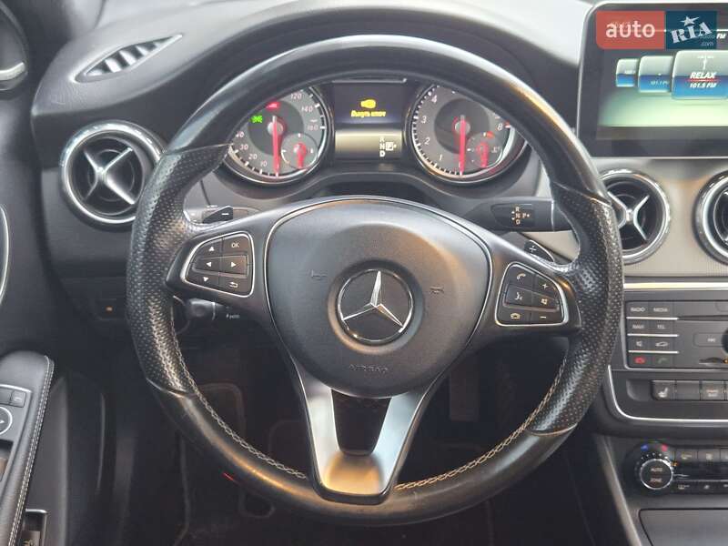 Внедорожник / Кроссовер Mercedes-Benz GLA-Class 2015 в Киеве