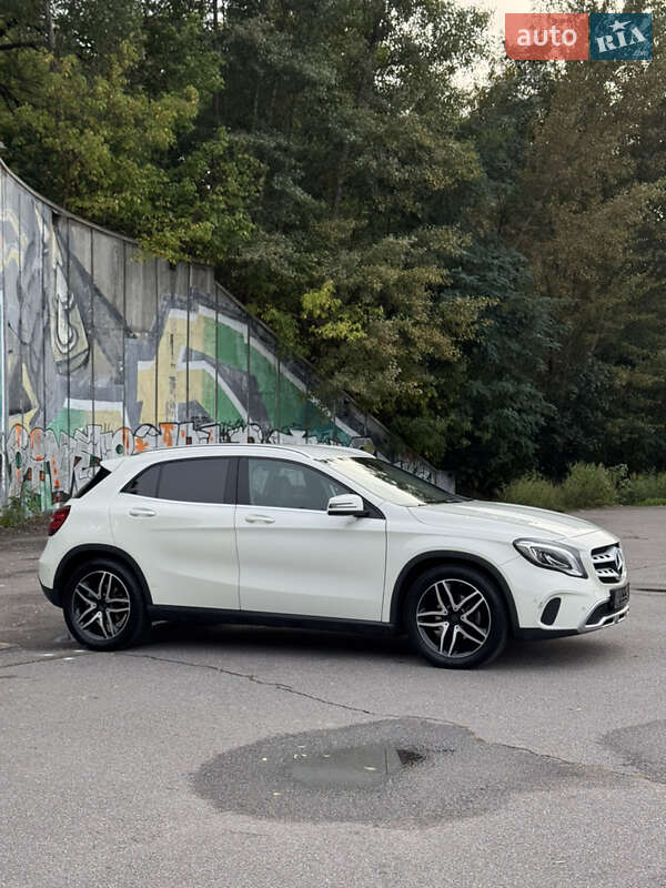 Внедорожник / Кроссовер Mercedes-Benz GLA-Class 2017 в Киеве фото 13 Внедорожник / Кроссовер Mercedes-Benz GLA-Class 2017 в Киеве