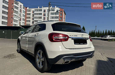 Позашляховик / Кросовер Mercedes-Benz GLA-Class 2017 в  фото 6 Позашляховик / Кросовер Mercedes-Benz GLA-Class 2017 в