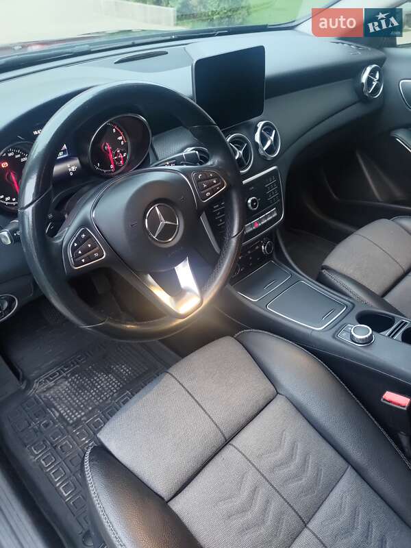 Внедорожник / Кроссовер Mercedes-Benz GLA-Class 2017 в Черновцах