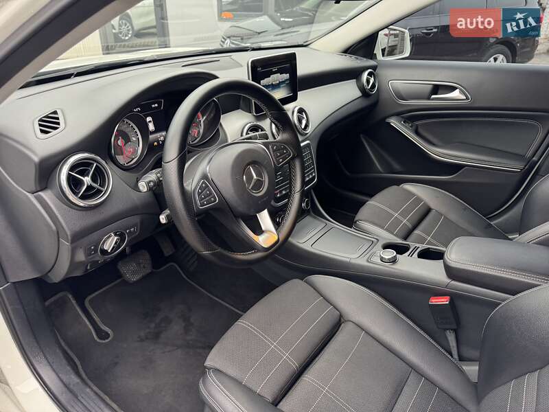 Внедорожник / Кроссовер Mercedes-Benz GLA-Class 2016 в Тернополе