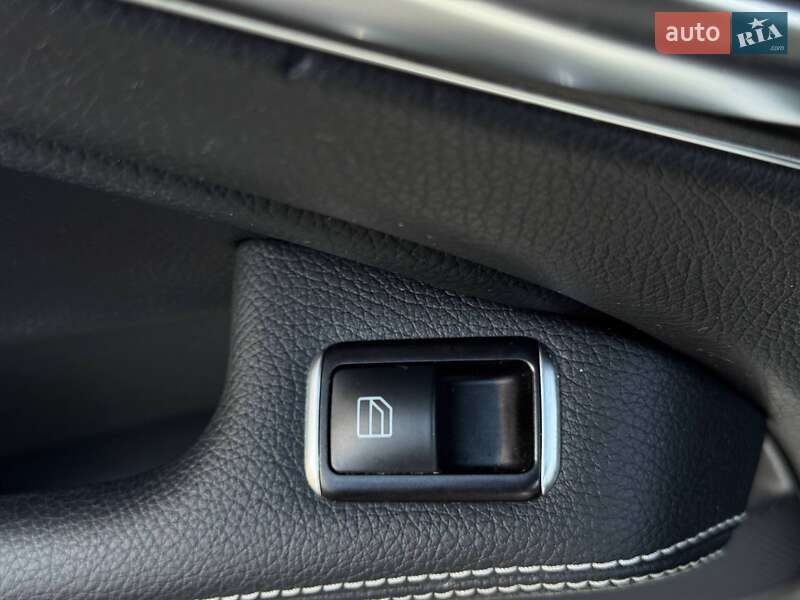 Внедорожник / Кроссовер Mercedes-Benz GLA-Class 2015 в Ровно