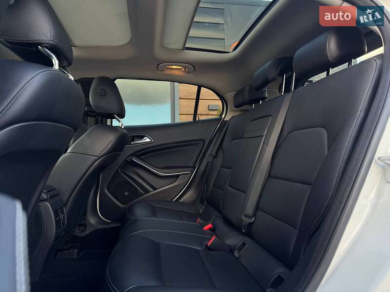 Внедорожник / Кроссовер Mercedes-Benz GLA-Class 2015 в Ровно