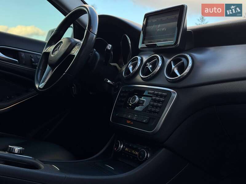 Внедорожник / Кроссовер Mercedes-Benz GLA-Class 2015 в Ровно