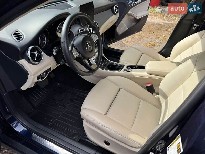 Внедорожник / Кроссовер Mercedes-Benz GLA-Class 2017 в Киеве
