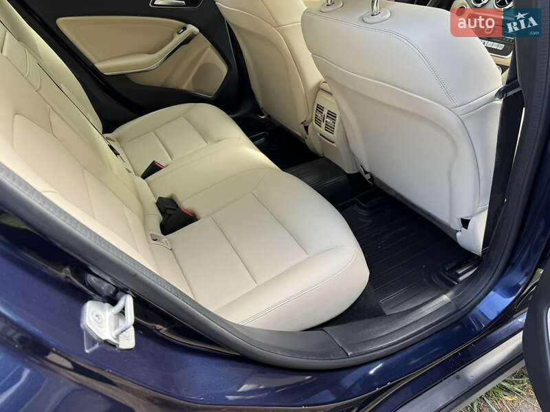 Внедорожник / Кроссовер Mercedes-Benz GLA-Class 2017 в Киеве