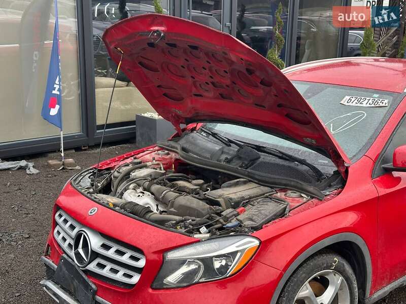 Внедорожник / Кроссовер Mercedes-Benz GLA-Class 2018 в Луцке
