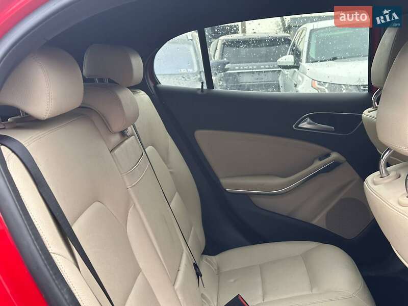 Внедорожник / Кроссовер Mercedes-Benz GLA-Class 2018 в Луцке