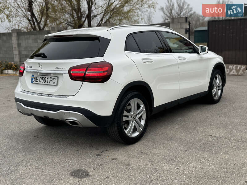 Позашляховик / Кросовер Mercedes-Benz GLA-Class 2018 в Кам'янському