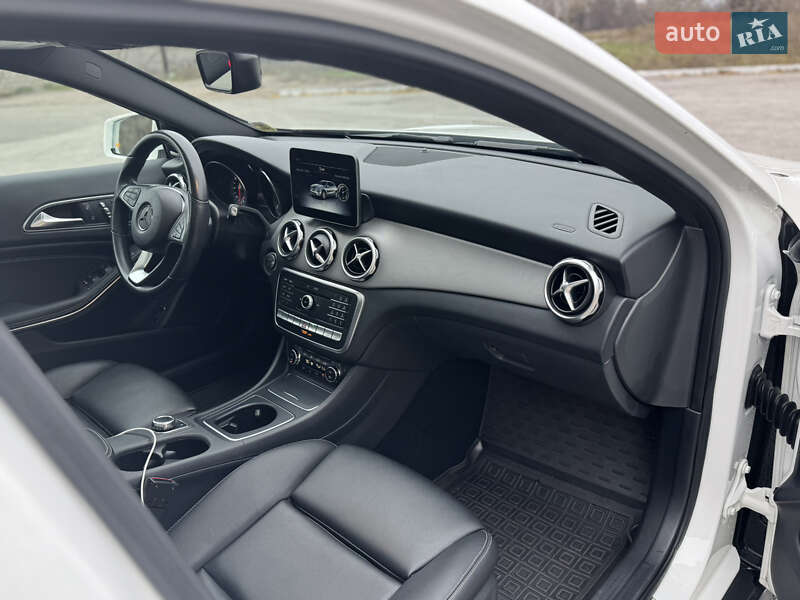 Позашляховик / Кросовер Mercedes-Benz GLA-Class 2018 в Кам'янському