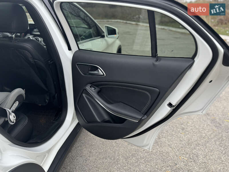 Позашляховик / Кросовер Mercedes-Benz GLA-Class 2018 в Кам'янському