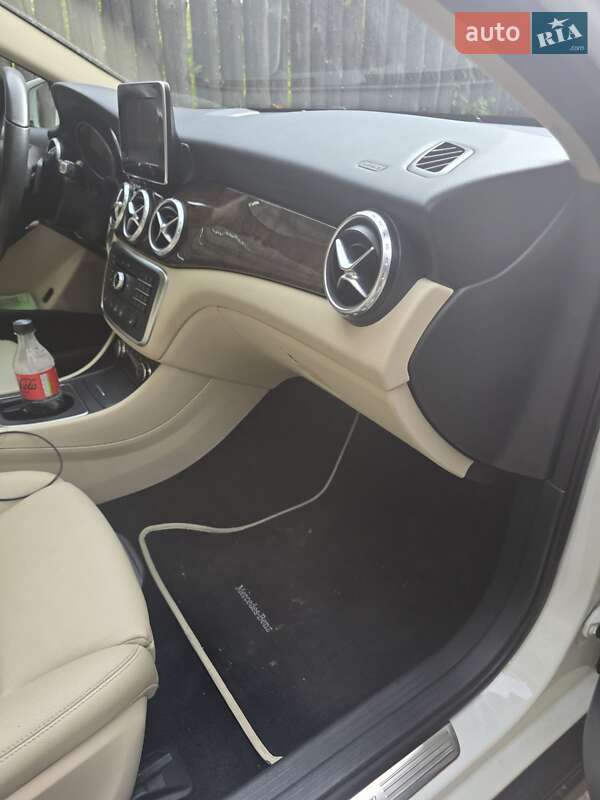Внедорожник / Кроссовер Mercedes-Benz GLA-Class 2017 в Запорожье