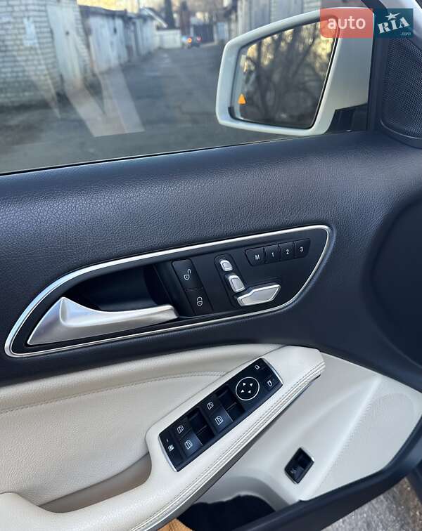 Позашляховик / Кросовер Mercedes-Benz GLA-Class 2018 в Києві