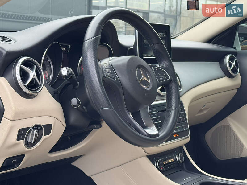 Позашляховик / Кросовер Mercedes-Benz GLA-Class 2016 в Києві