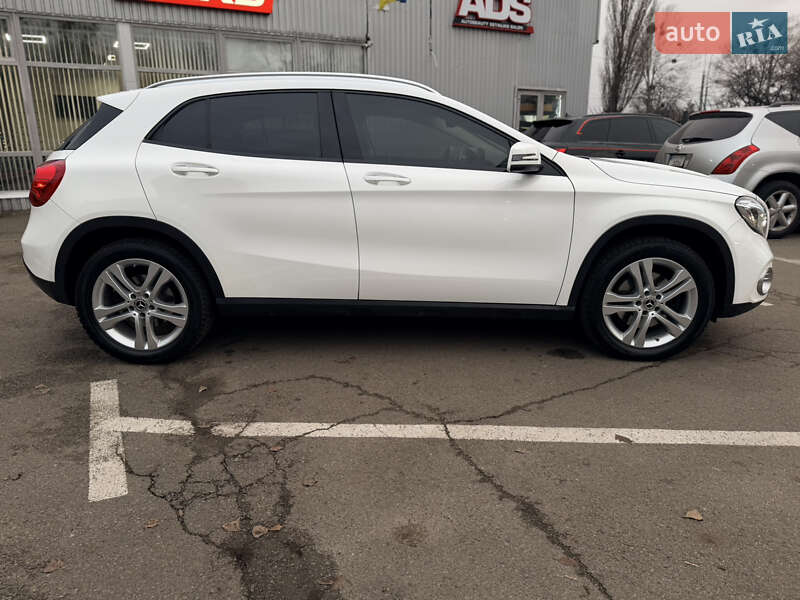 Внедорожник / Кроссовер Mercedes-Benz GLA-Class 2018 в Киеве