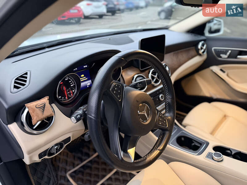 Внедорожник / Кроссовер Mercedes-Benz GLA-Class 2018 в Киеве