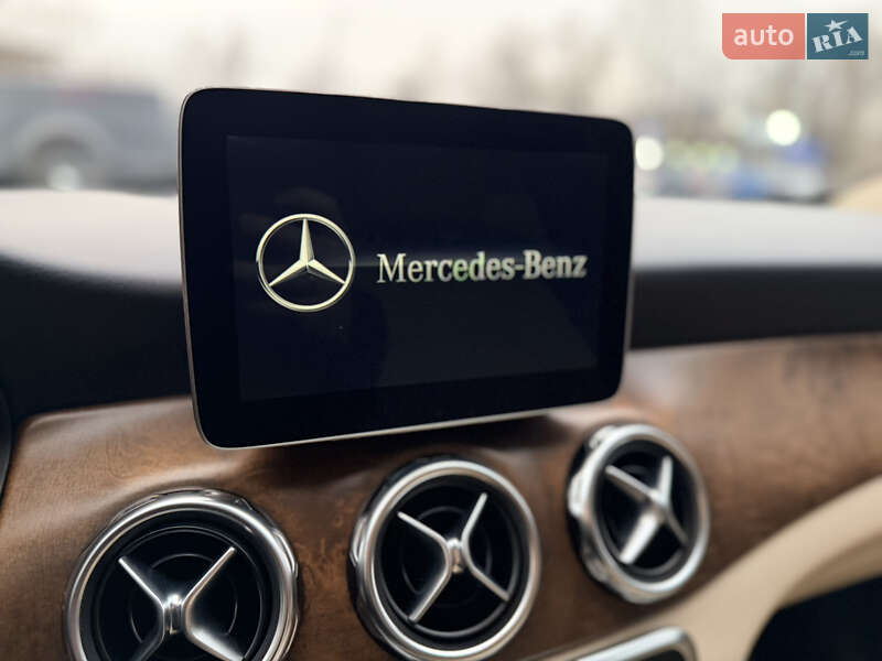 Внедорожник / Кроссовер Mercedes-Benz GLA-Class 2018 в Киеве