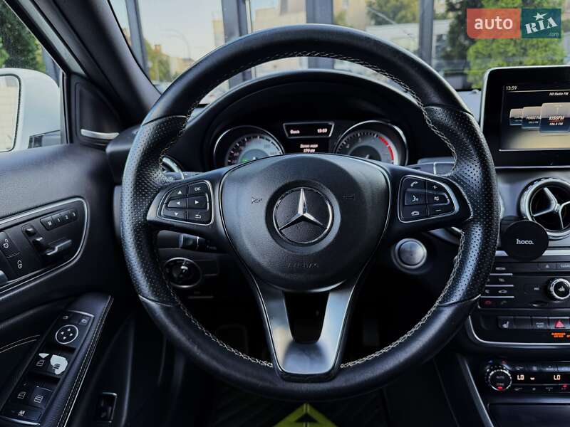 Внедорожник / Кроссовер Mercedes-Benz GLA-Class 2016 в Киеве
