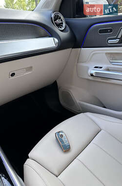 Внедорожник / Кроссовер Mercedes-Benz GLB-Class 2021 в 