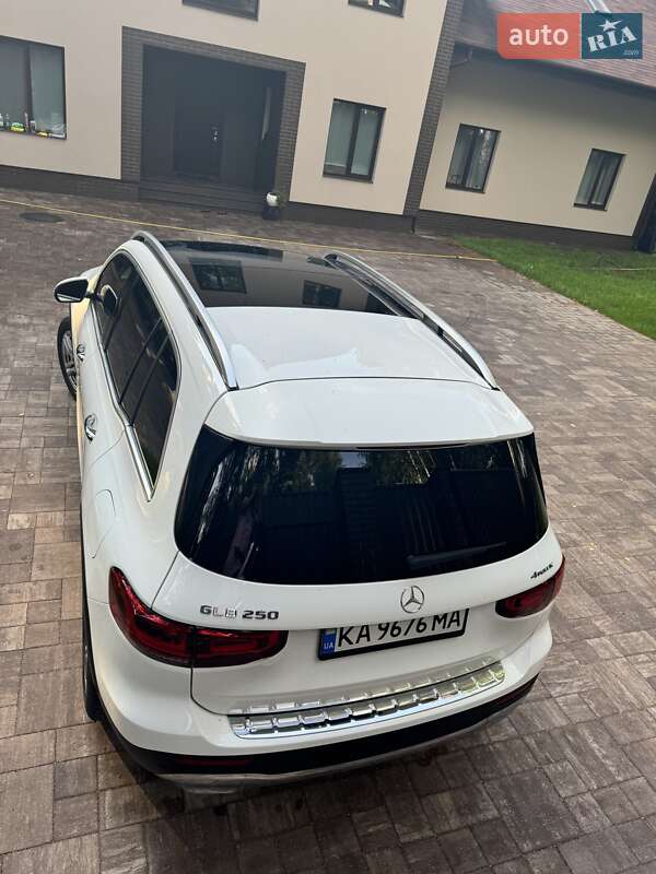 Внедорожник / Кроссовер Mercedes-Benz GLB-Class 2021 в Киеве