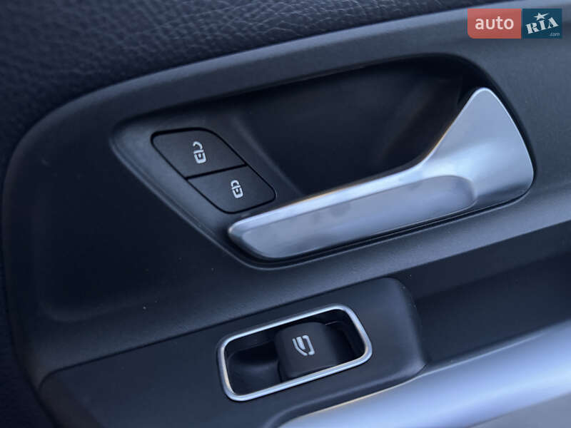 Внедорожник / Кроссовер Mercedes-Benz GLB-Class 2020 в Тернополе